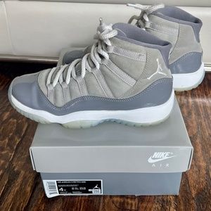 Nike Air Jordan 11 Retro, medium grey, size 4Y
